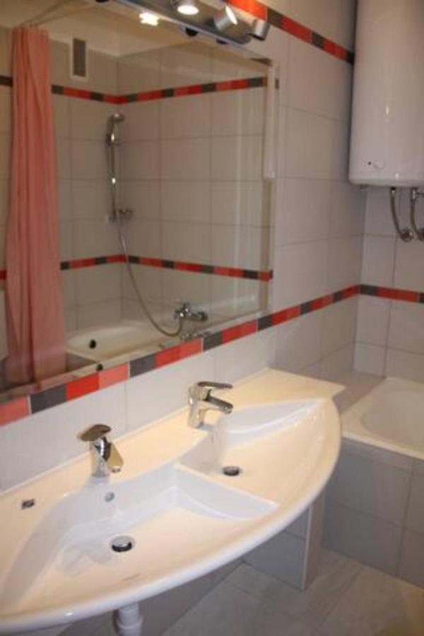 Lucius Apartment Split