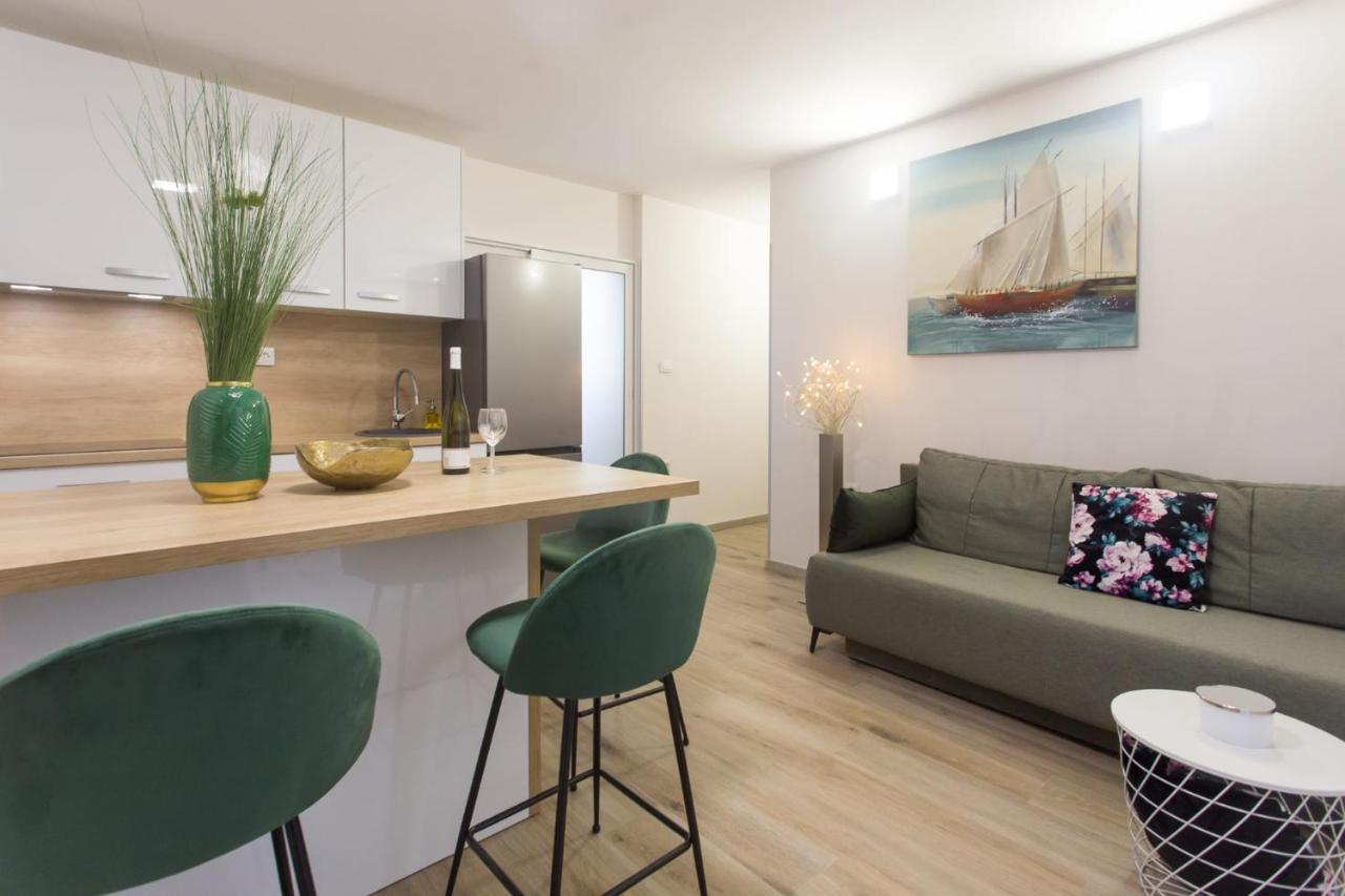 Split Apartment Apartment