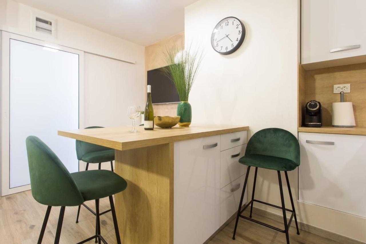 Apartment Split Apartment *