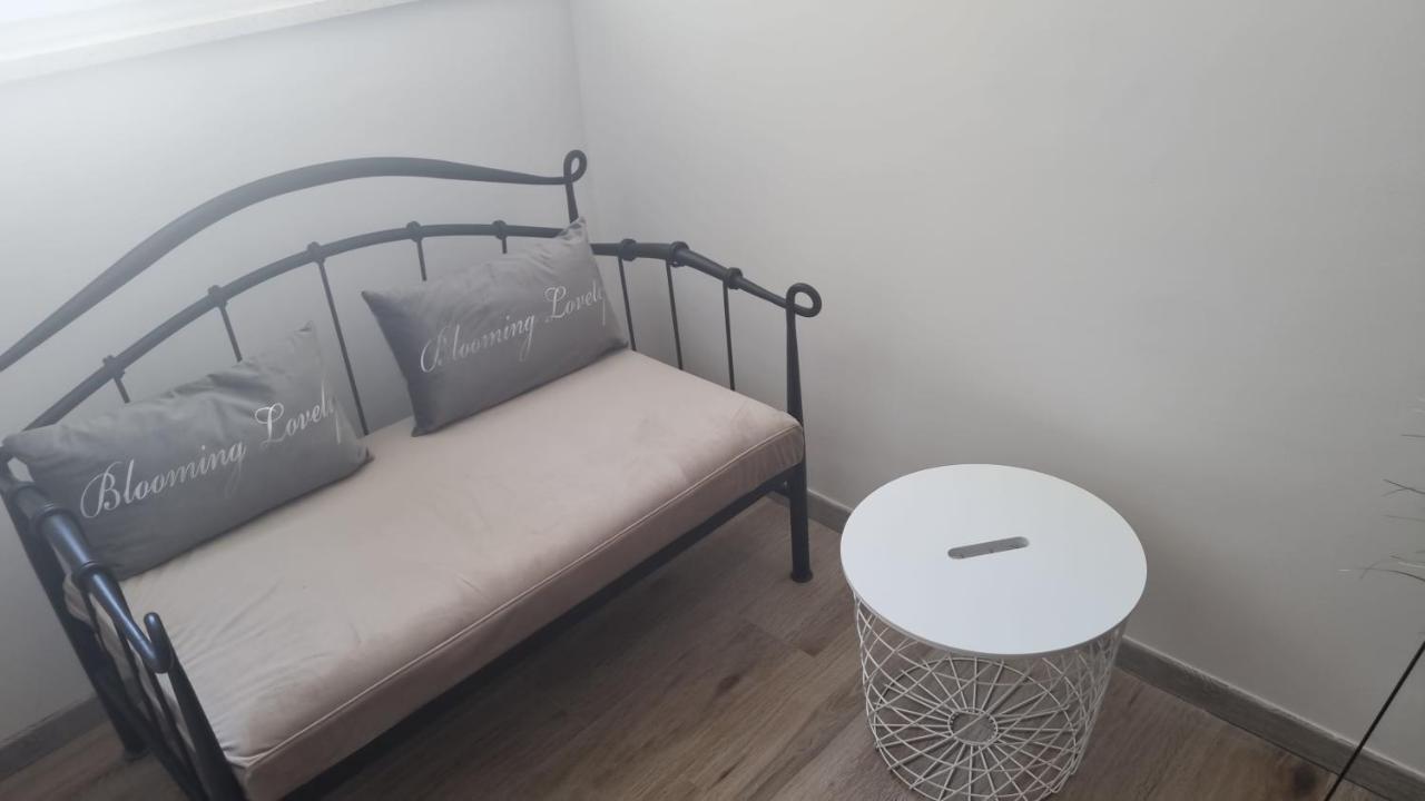 Split Apartment Apartment *