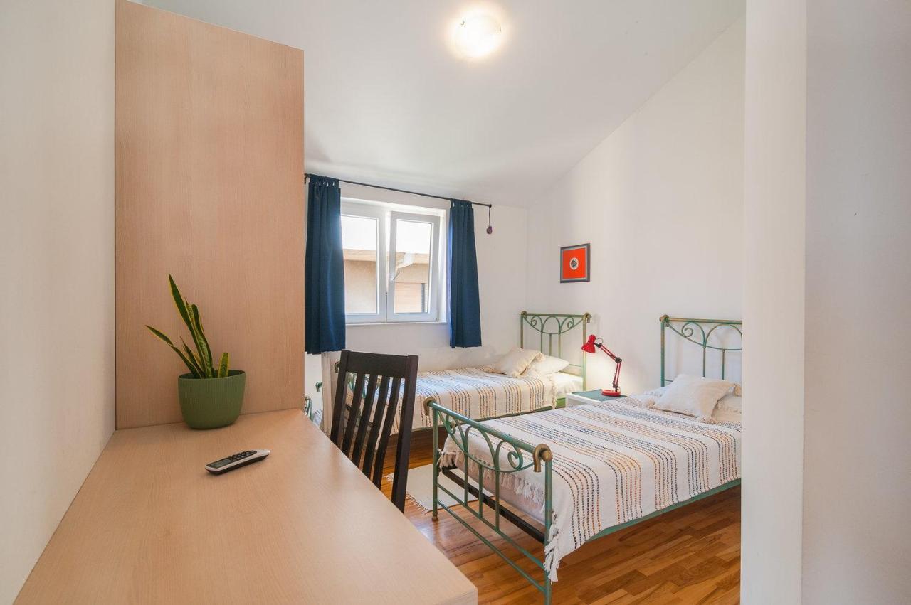Apartment White Stone,