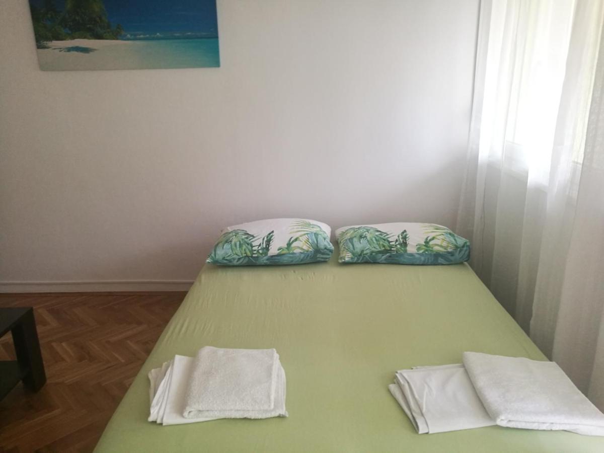 Pretty Big Double Bed With Balcony Split