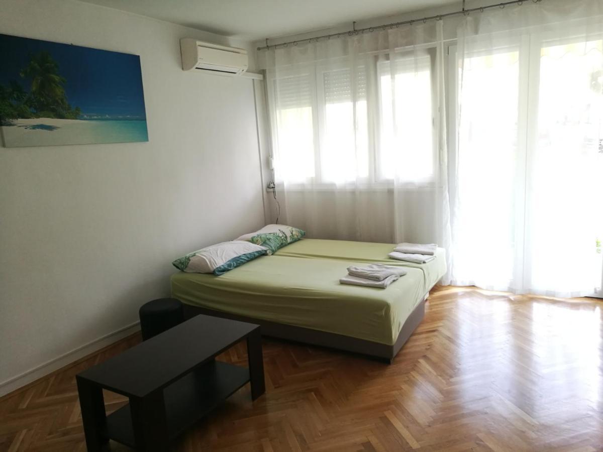 Pretty Big Double Bed With Balcony
