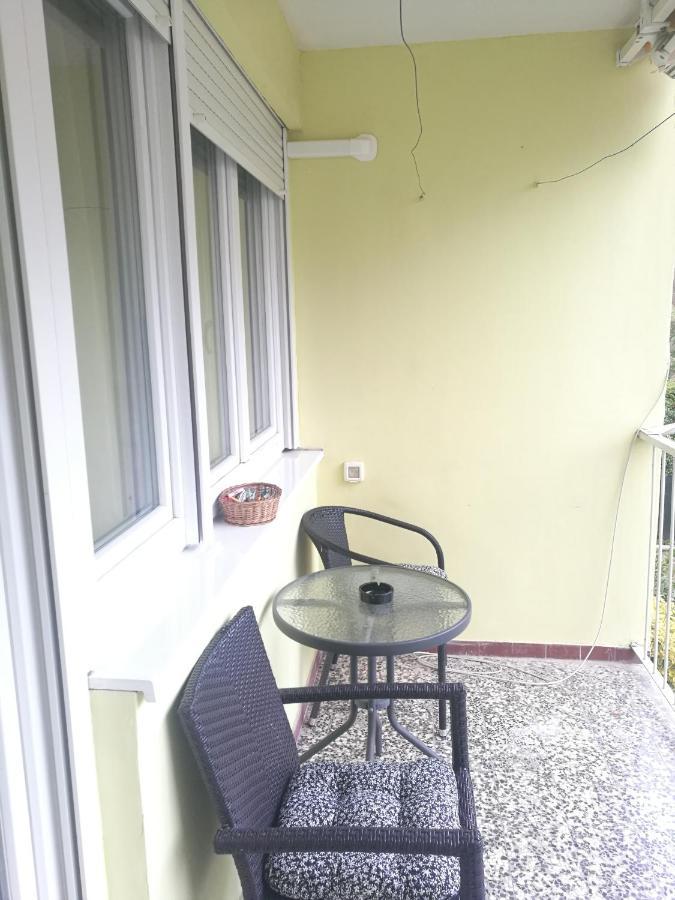 Pretty Big Double Bed With Balcony