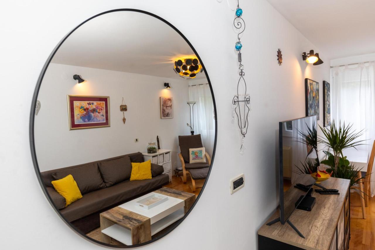 Spacious With Balcony & Walk To Old Town Apartman