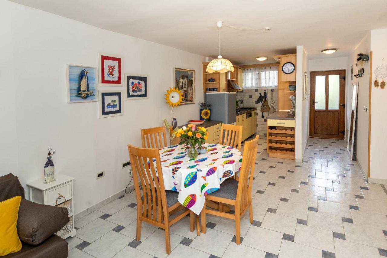 Apartman Spacious With Balcony & Walk To Old Town Split