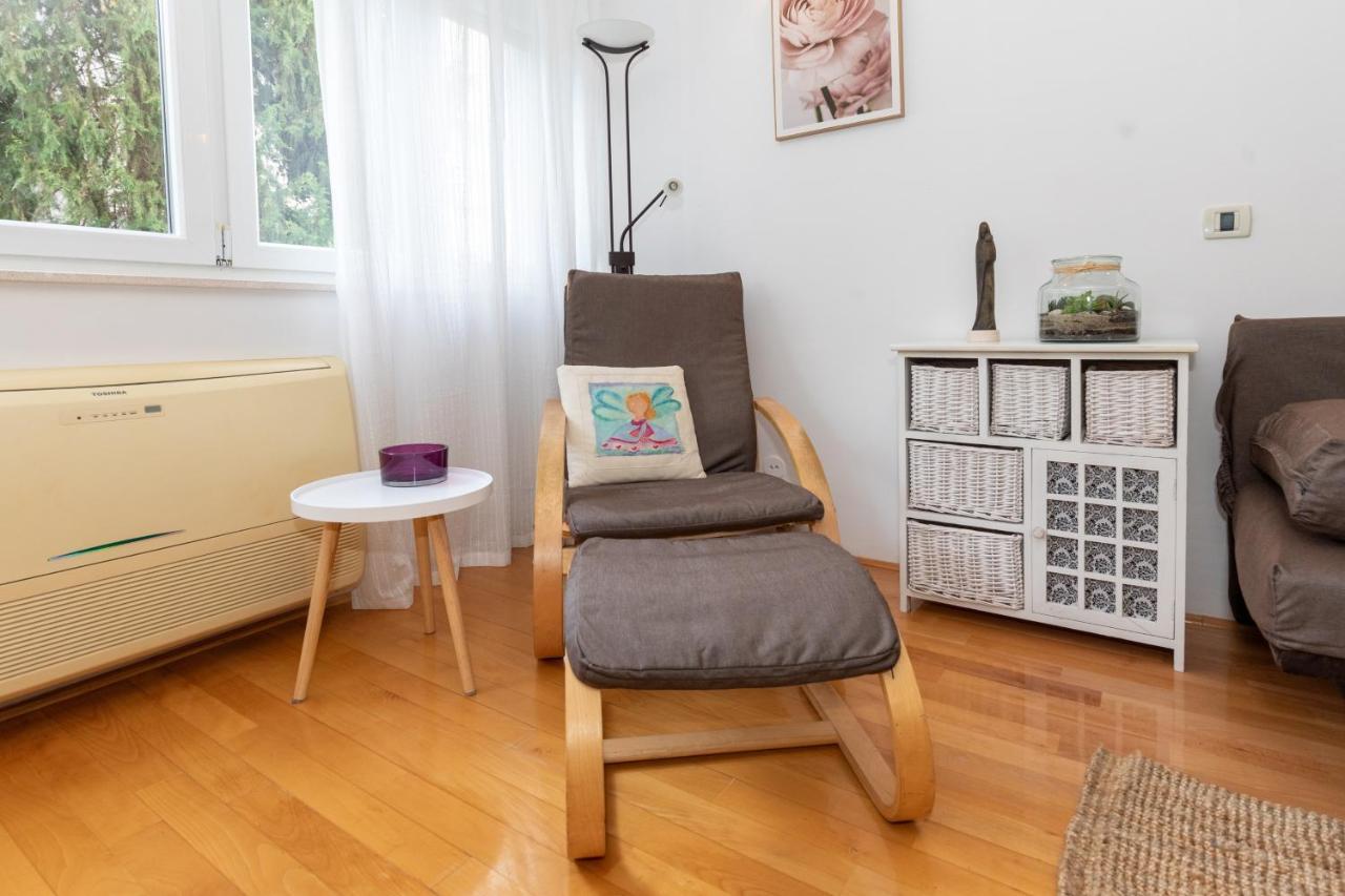 Apartman Spacious With Balcony & Walk To Old Town Split