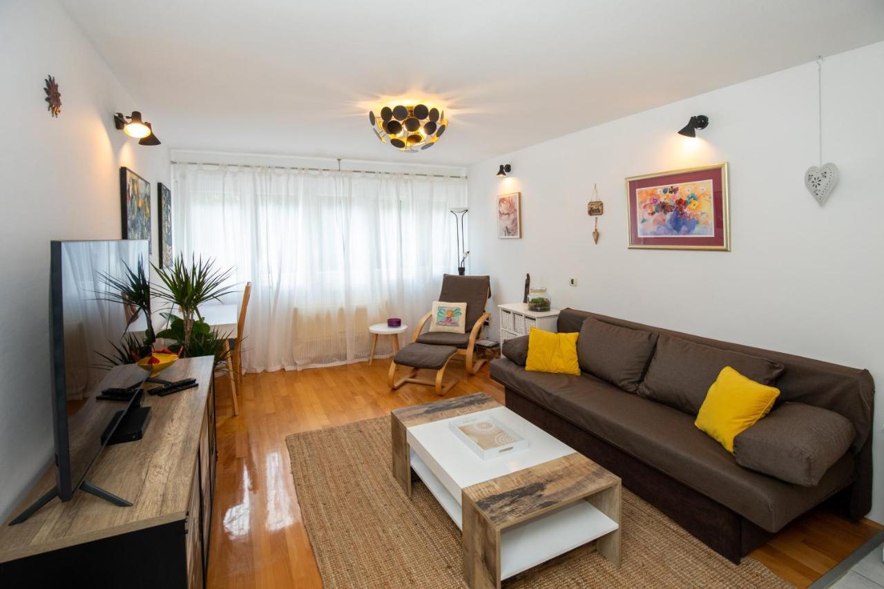 Spacious With Balcony & Walk To Old Town Apartman Split