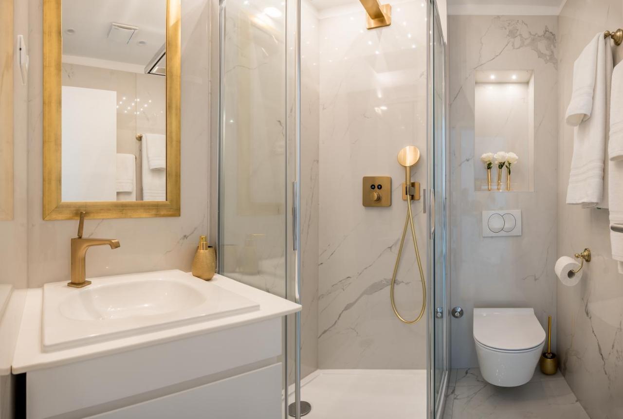 Apartment Golden Cell