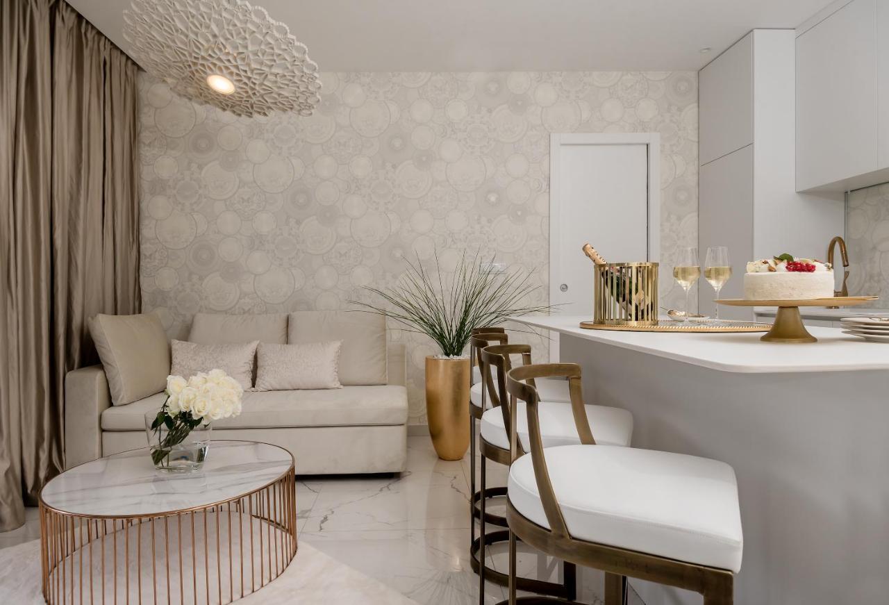 Golden Cell Apartment Split