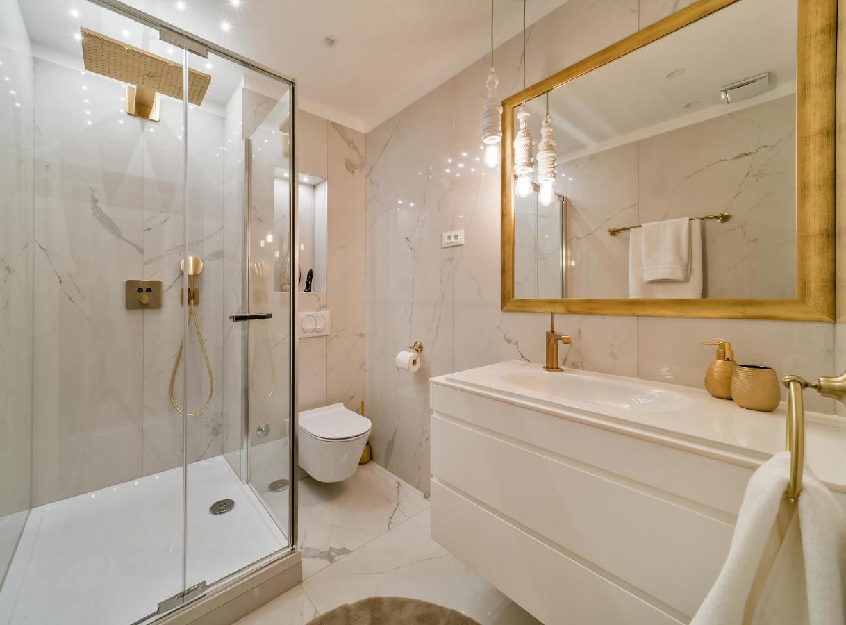 Apartment Golden Cell Split