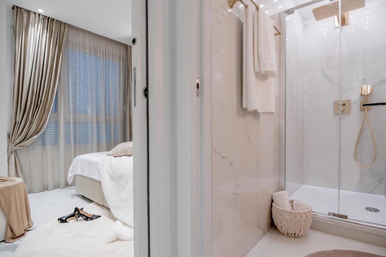 Golden Cell Apartment *