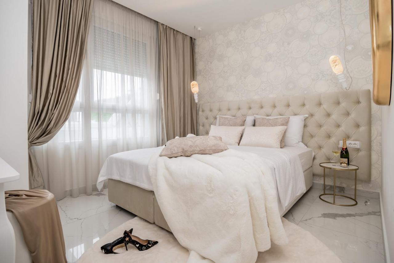 Apartment Golden Cell