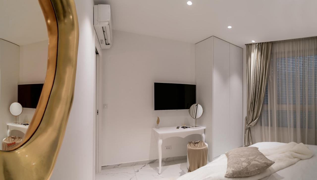 Apartment Golden Cell