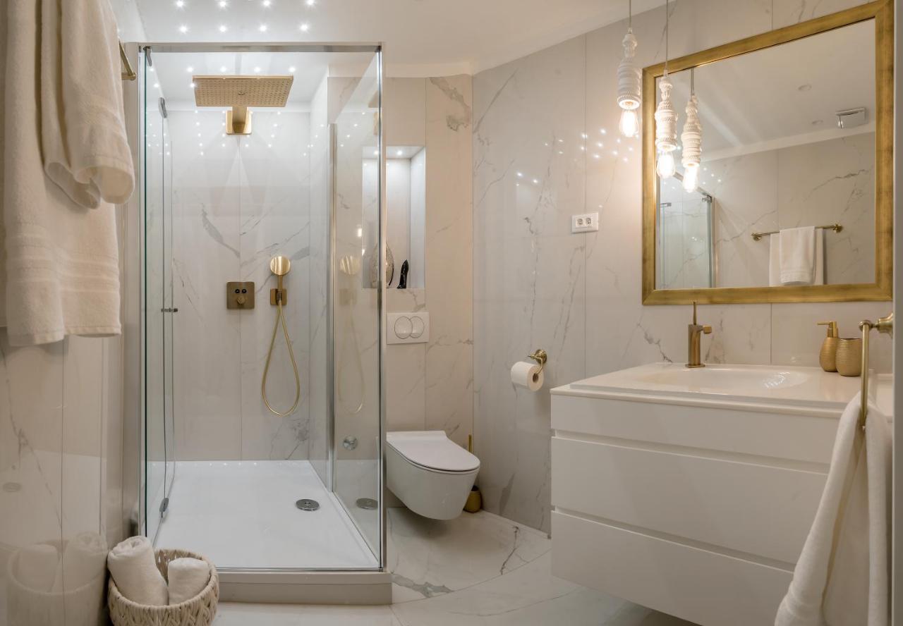 Apartment Golden Cell