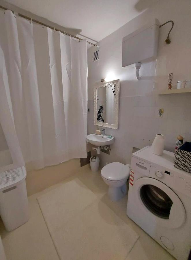 Lindy Apartment Split