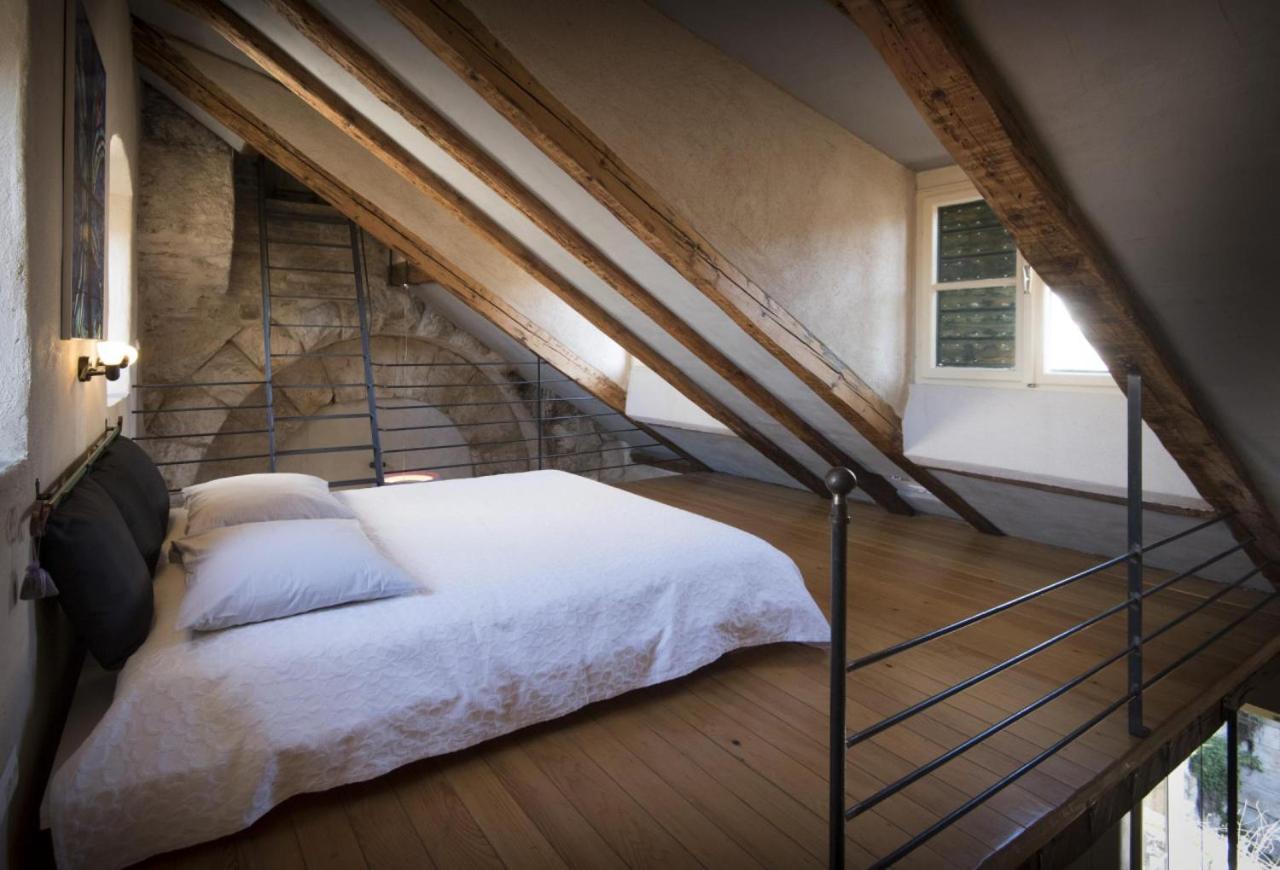 La Divine- Captured By History Inside Palace Loft