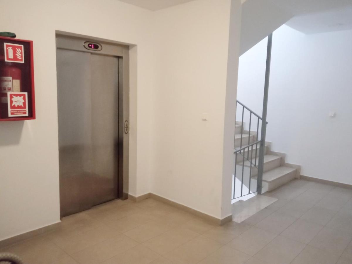 Great Apartment, Free Parking In The Garage, Znjan