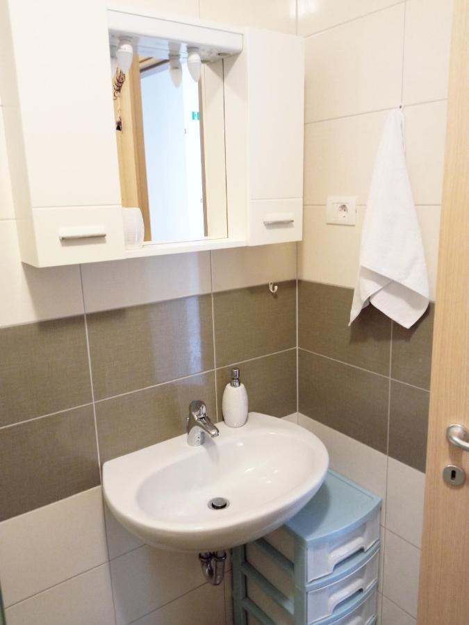 Great Apartment, Free Parking In The Garage, Znjan
