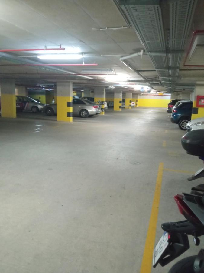 Great Apartment, Free Parking In The Garage, Znjan Apartamento