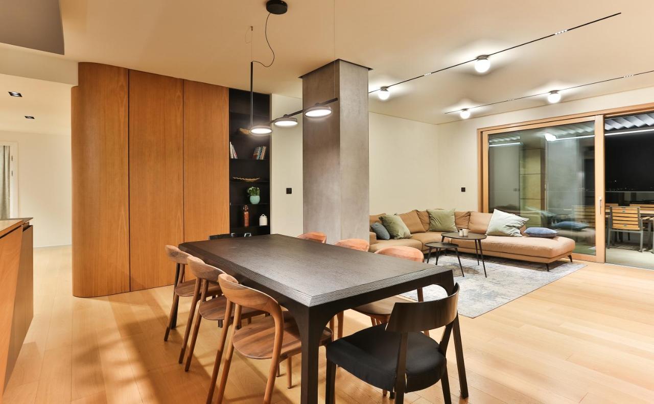 Luxury Penthouse V Split