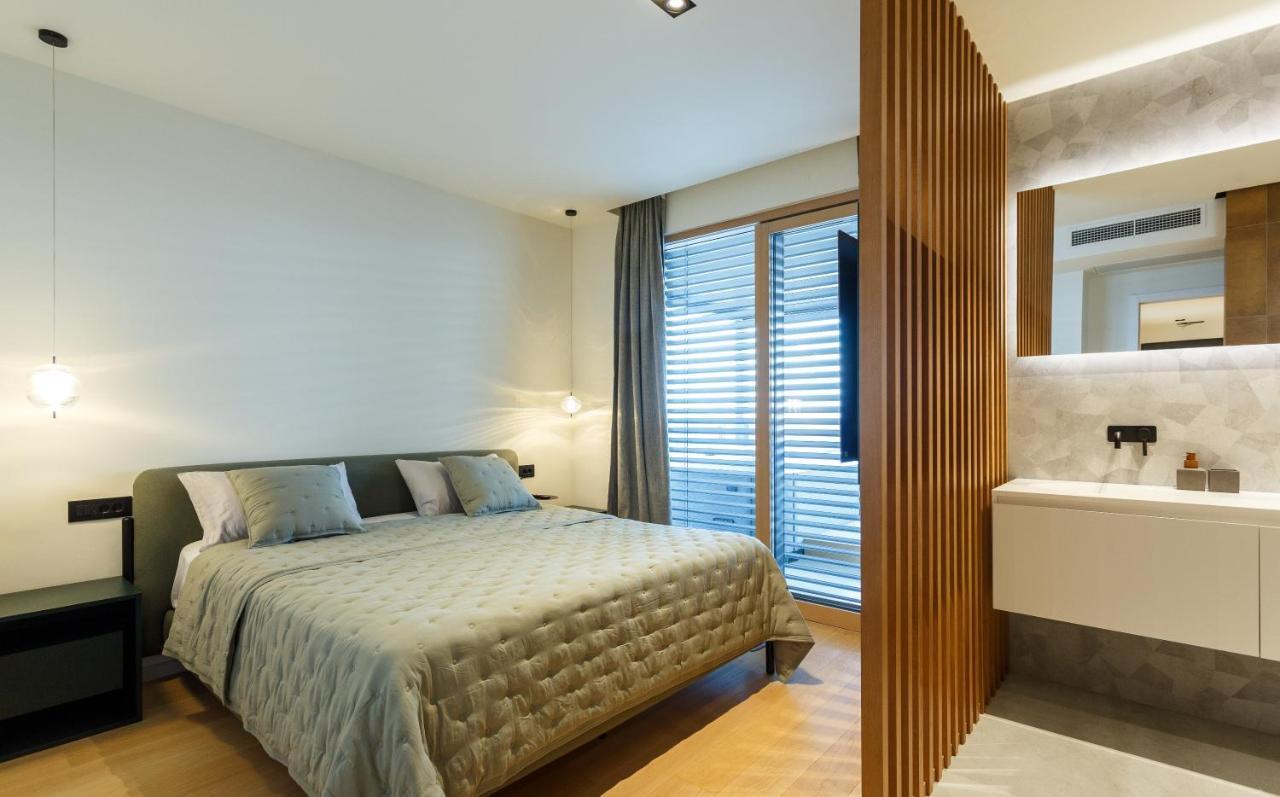 Luxury Penthouse V Apartment Split