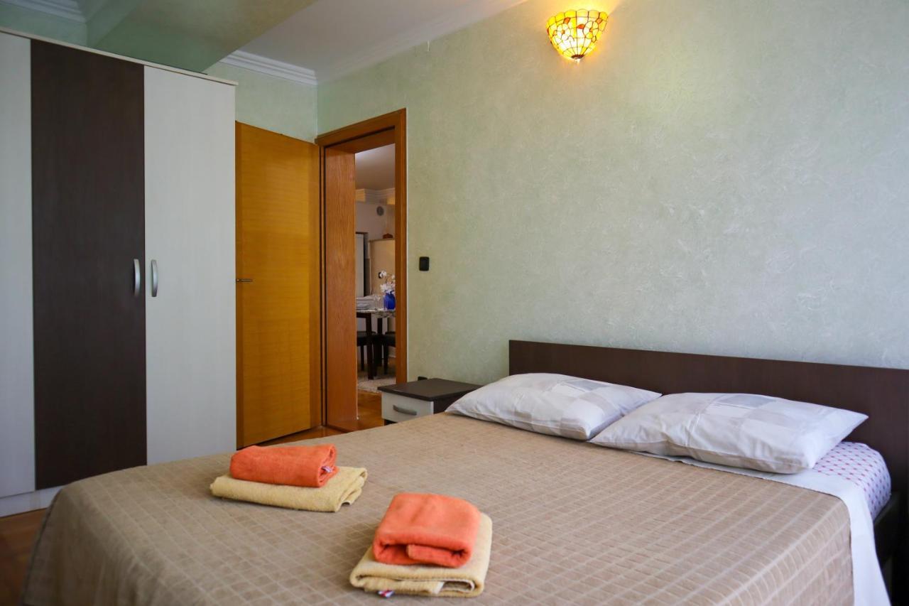 Okuka Apartment Split