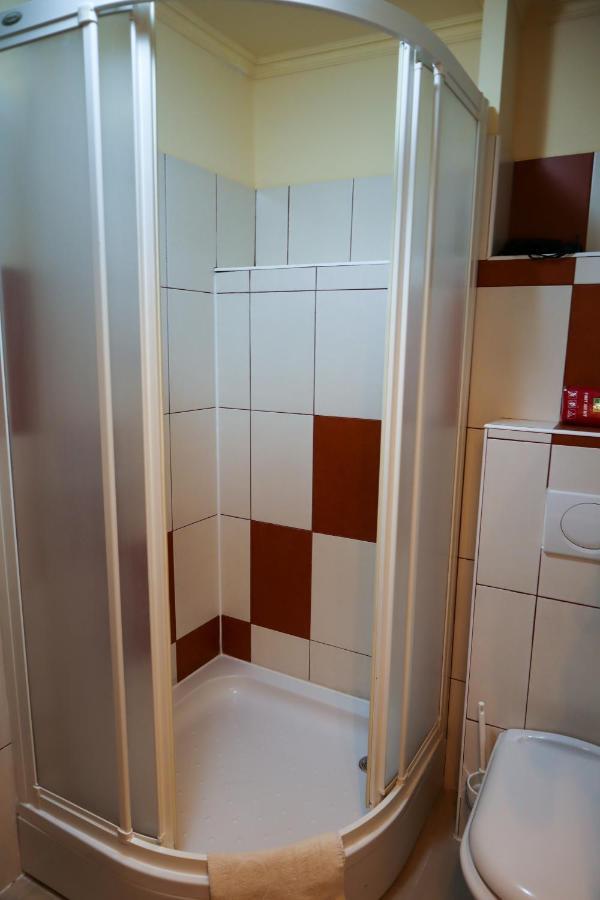 Okuka Apartment Split