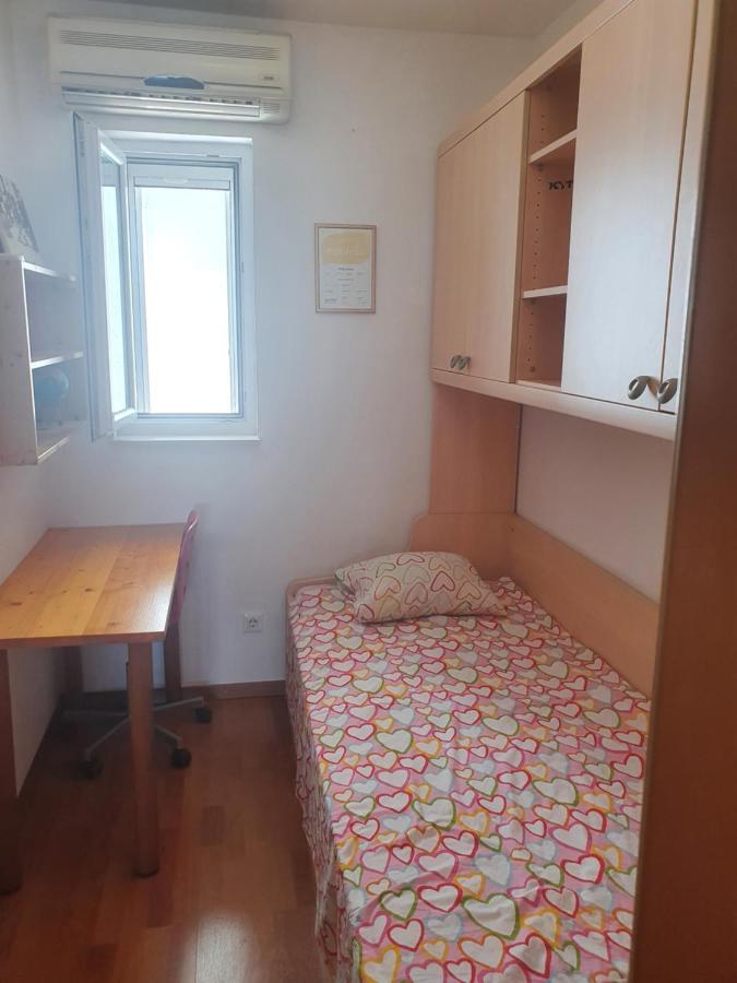 Great For 5 Apartment