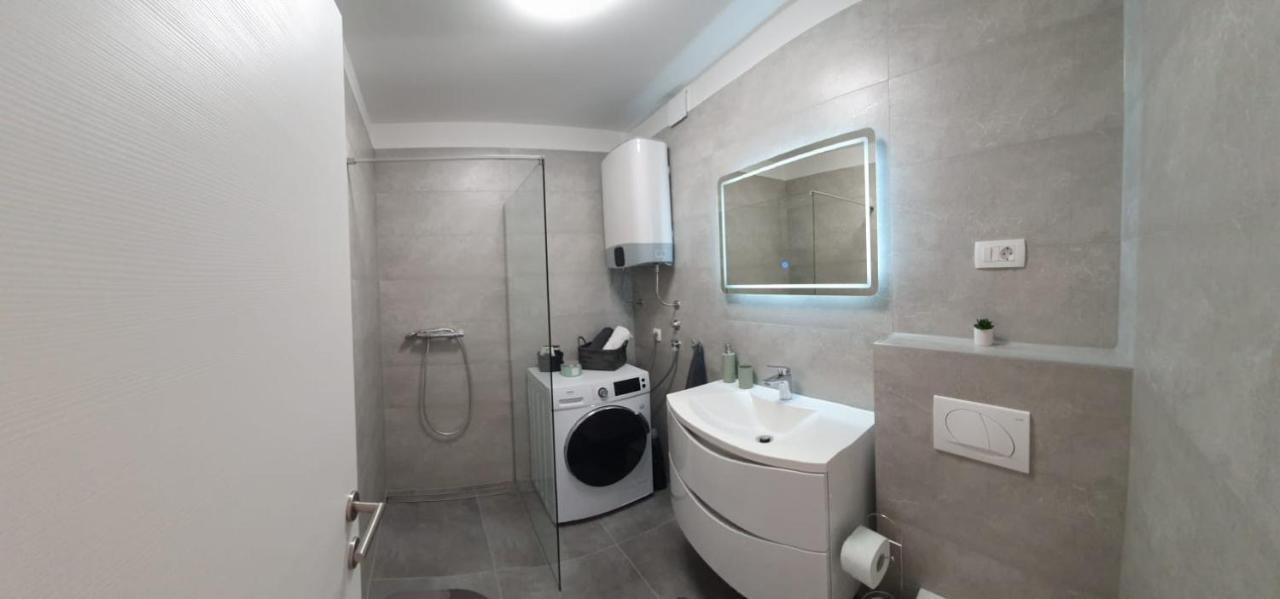 Apartment Apartman Mna Split