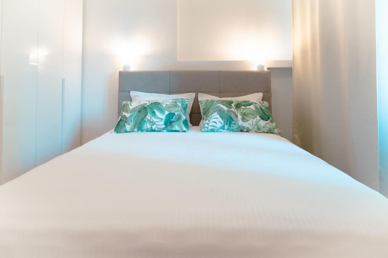 Franco's Spacious - Great Location Appartement