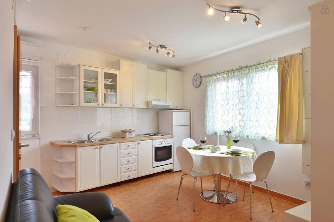 Holiday House *