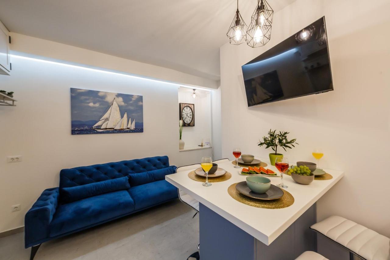 Angels-split **** Apartment