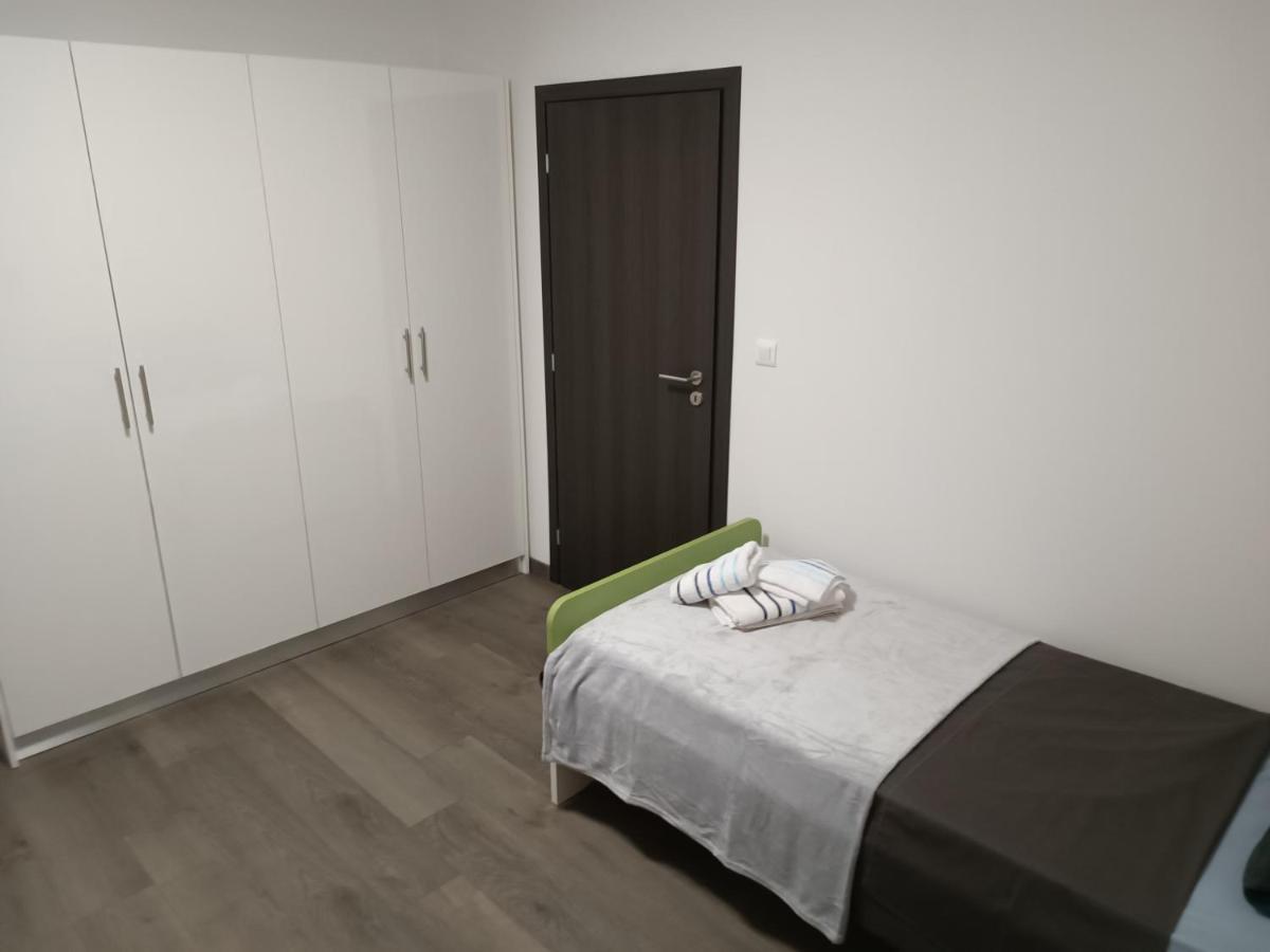 Nicol Apartment *