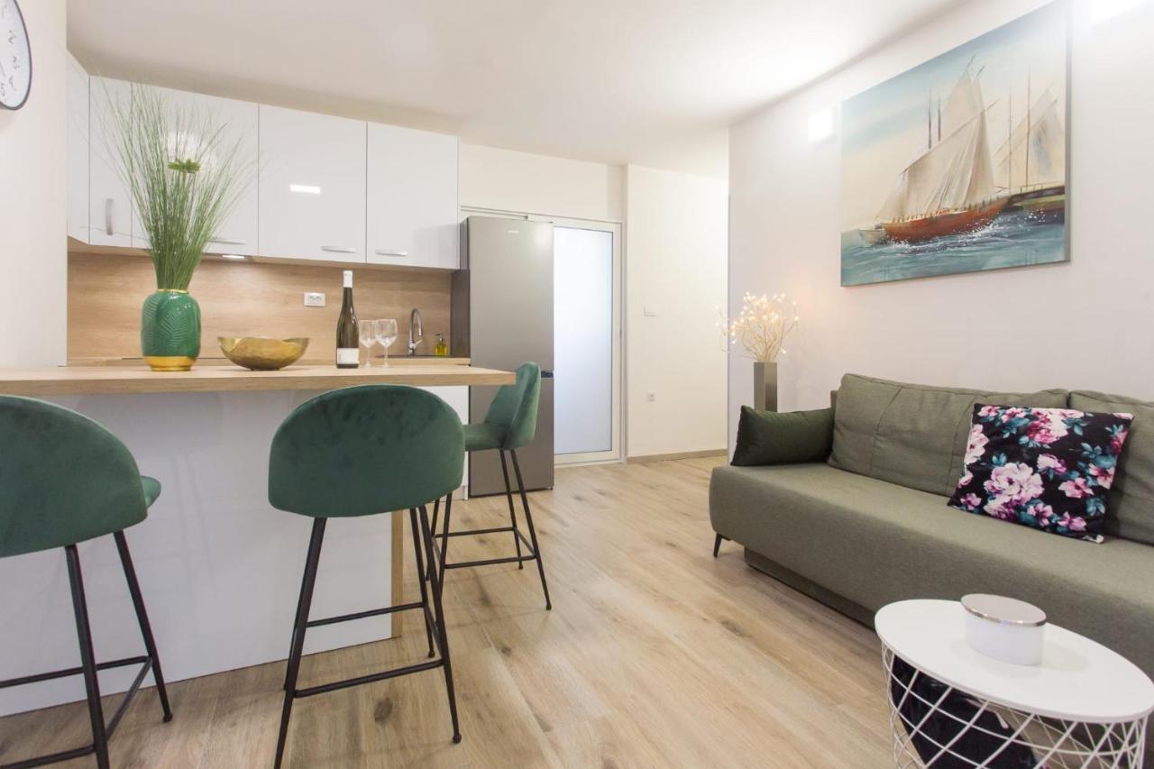 Split Apartment *