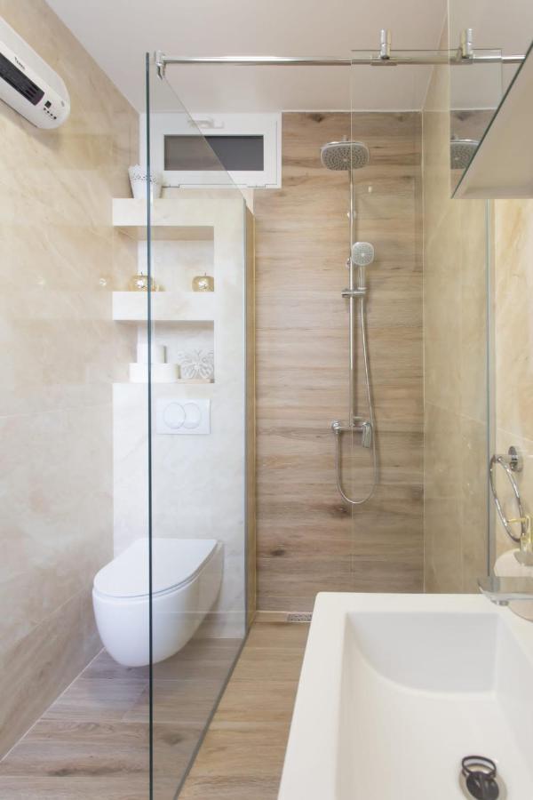 Split Apartment *