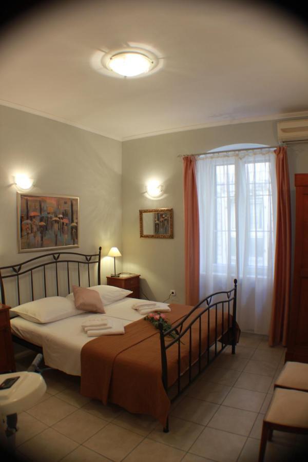 Adagio Theatre * Split