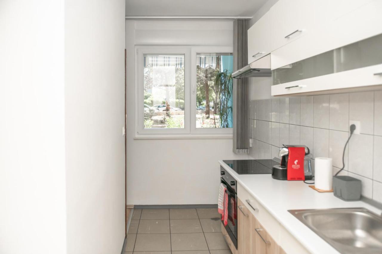 Sunny & Spacious, 2 Bedroom Apartment With Free Parking Split