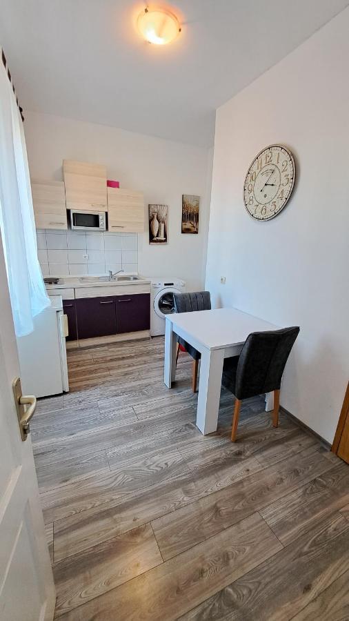 Old Town Tone Apartment *