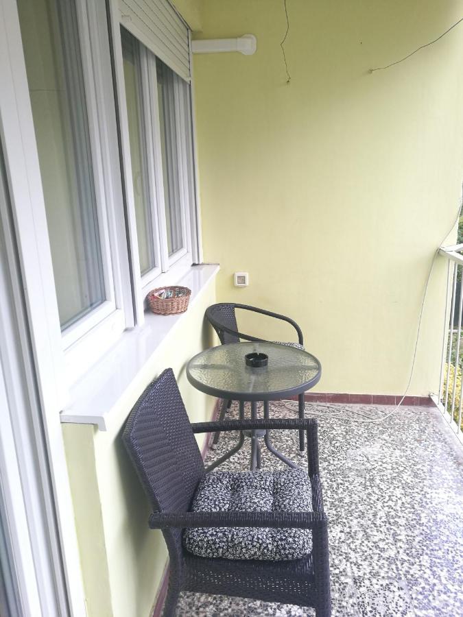 Pretty Big Double Bed With Balcony
