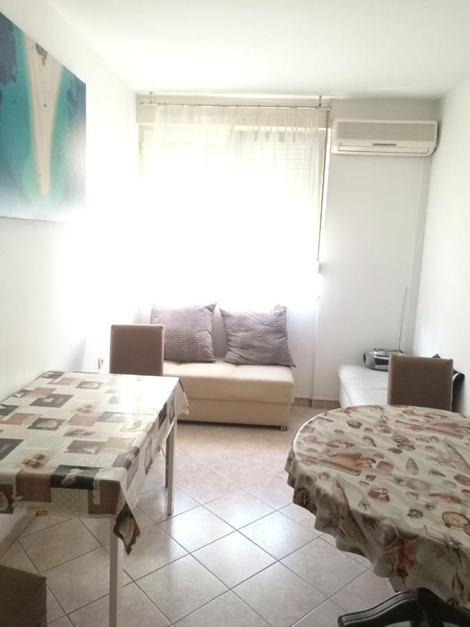 Pretty Big Double Bed With Balcony