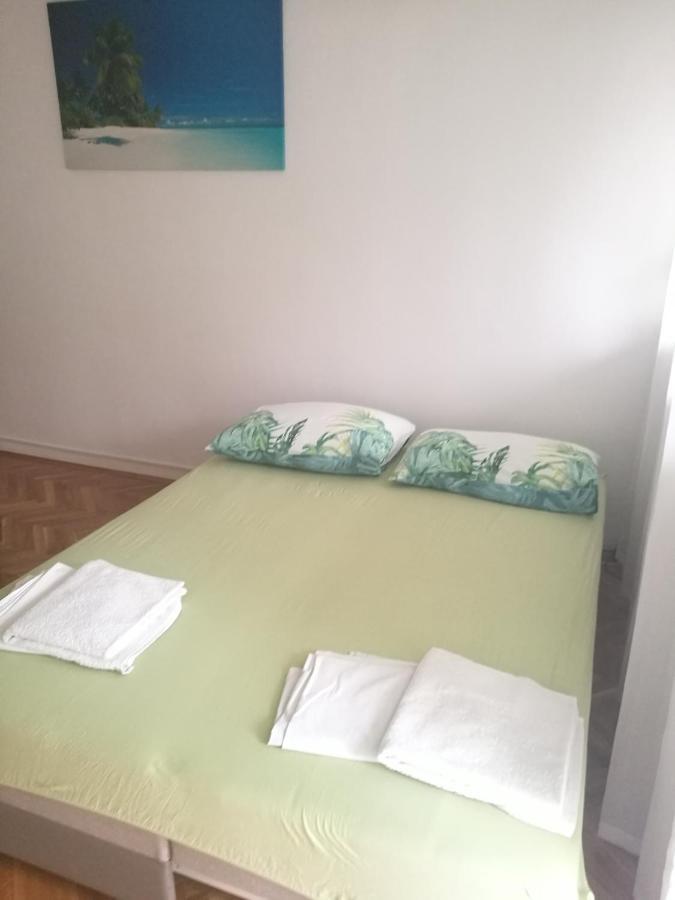 Pretty Big Double Bed With Balcony * Split
