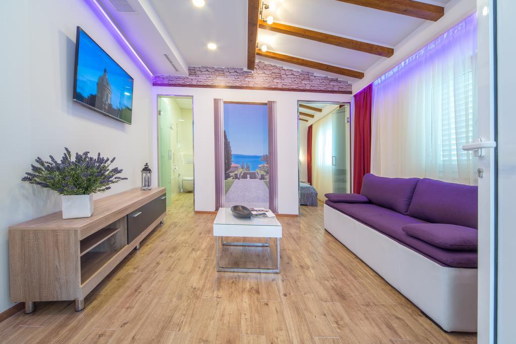 Cherry-Old Town Apartment Split