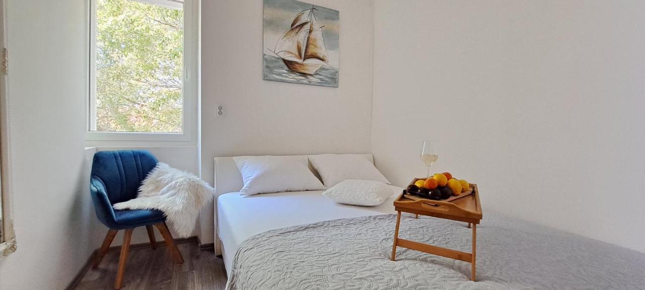 Old Town Tone Apartment