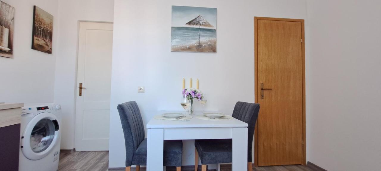 Old Town Tone Apartment