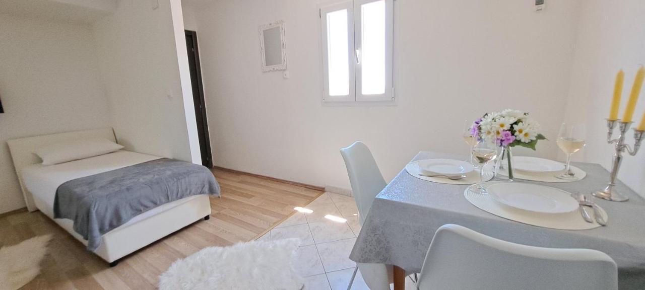Old Town Tone Apartment Split