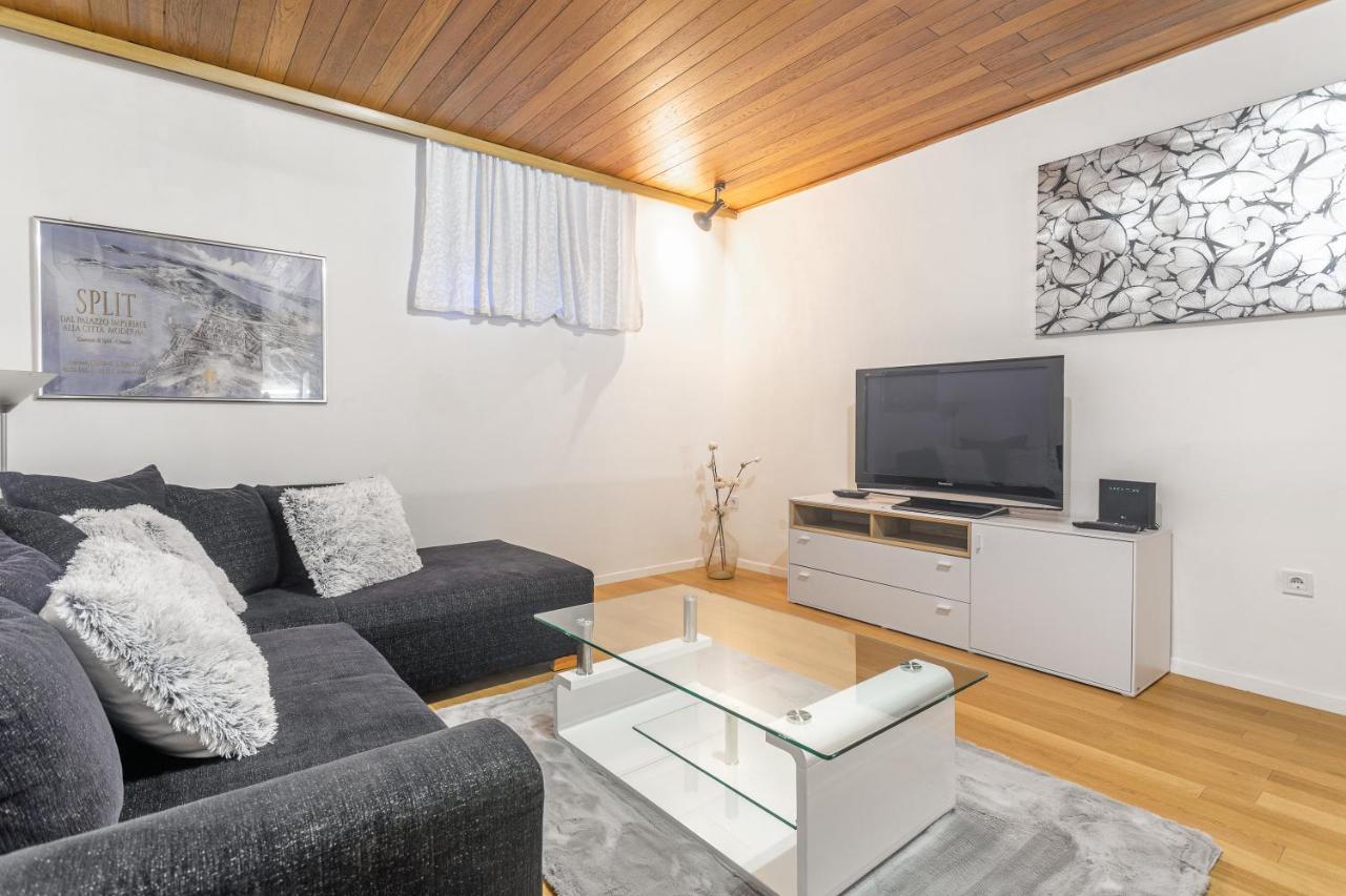 Viktor Apartment *