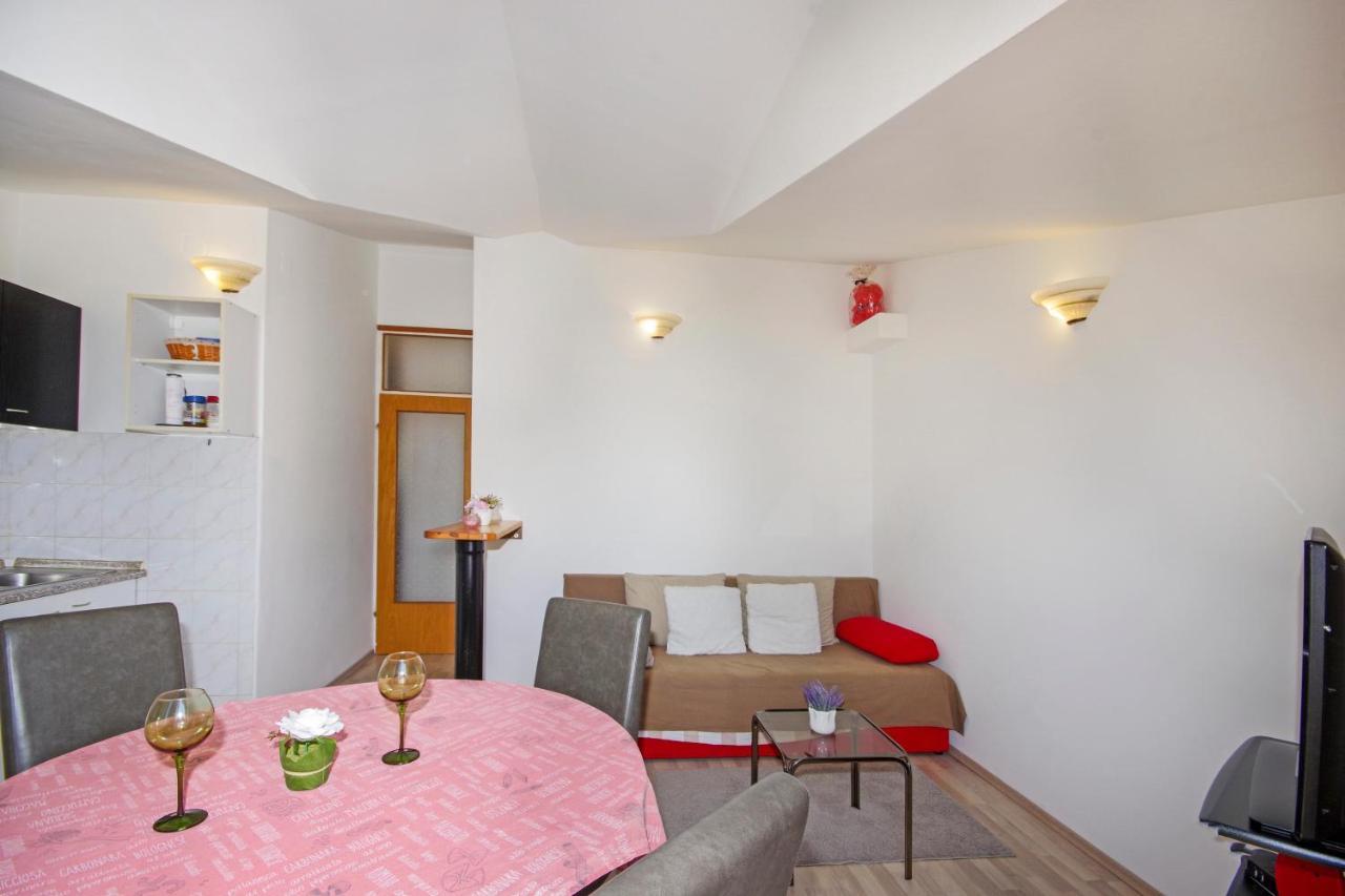 Holiday House *