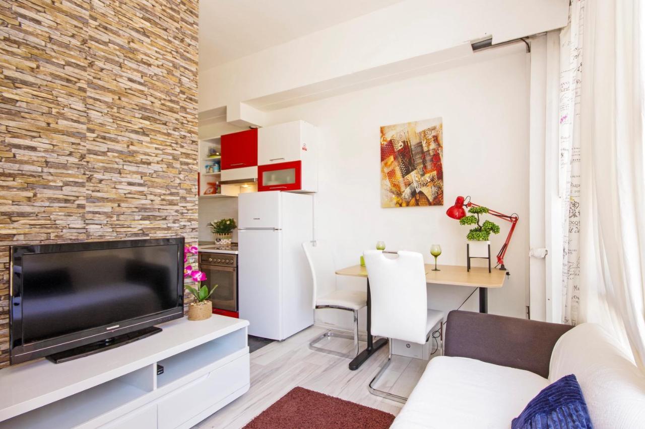 Holiday House *