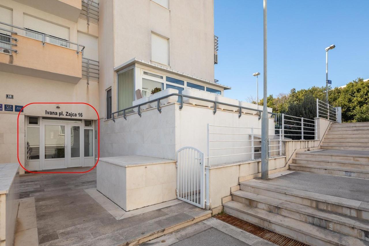 Zenta With Terrace And Sea View, 4 Min Walk To The Split